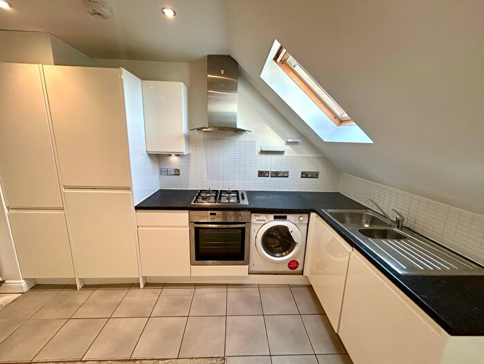 2 Bedroom Flat To Rent In Lymington Road, Christchurch, BH23
