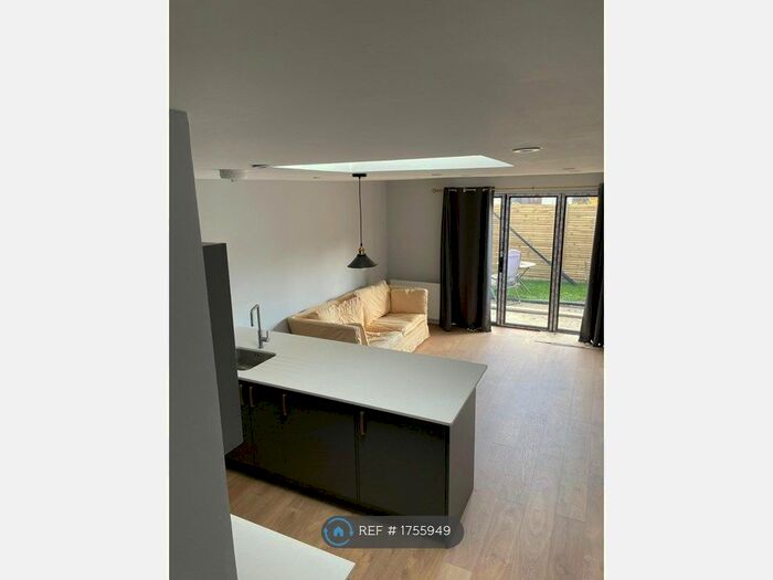 1 Bedroom Flat To Rent In Bathurst Walk, Richings Park, Iver, SL0