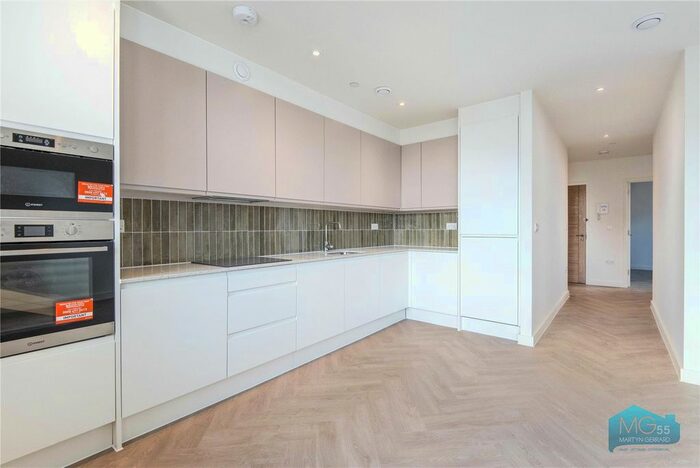 2 Bedroom Flat To Rent In Ballards Lane, London, N3