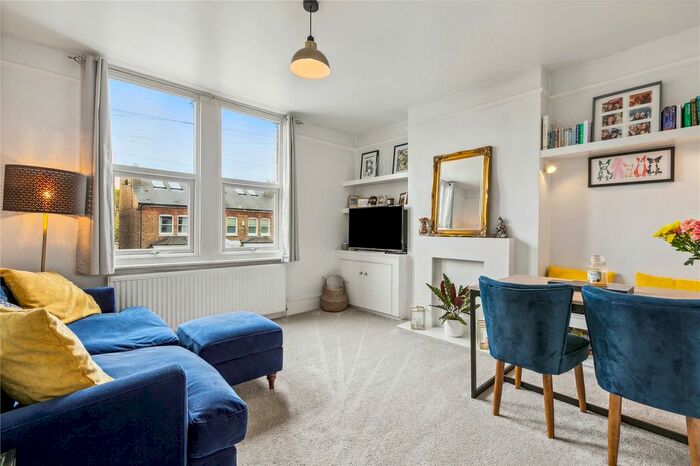 2 Bedroom Flat To Rent In Byrne Road, London, SW12