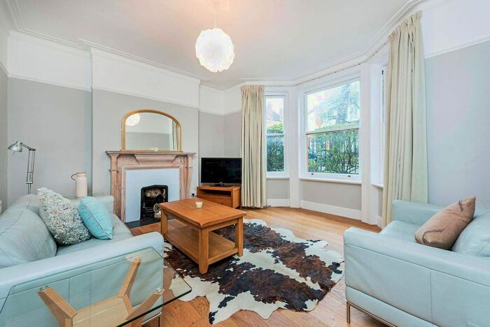 3 Bedroom Flat To Rent In Flanders Road, Chiswick, London, W4