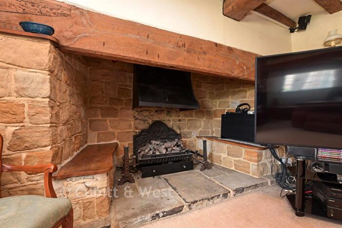 4 Bedroom Character Property For Sale In Newchapel Road, Lingfield, Surrey, RH7