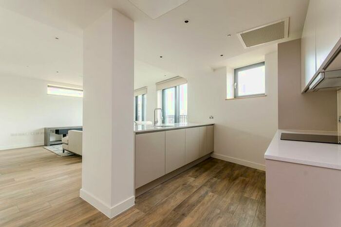 1 Bedroom Flat To Rent In Dressage Court, Bethnal Green, London, E2