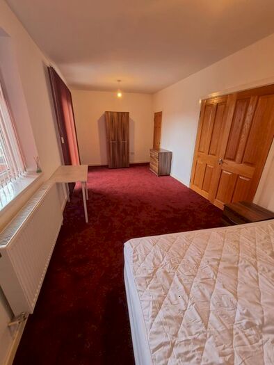 5 Bedroom End Of Terrace House To Rent In Maine Road, Manchester, M14