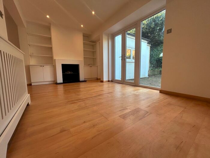 2 Bedroom Property To Rent In Rothschild Road, Chiswick, London, W4
