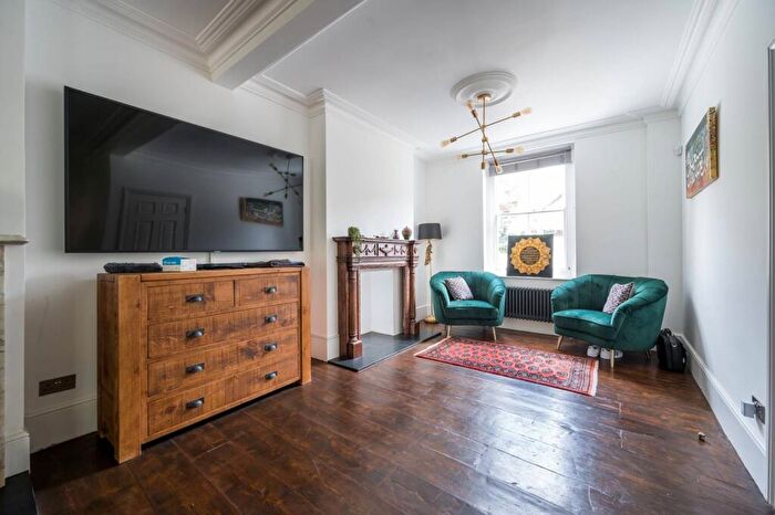 3 Bedroom End Of Terrace House To Rent In Sidney Square, Whitechapel, London, E1