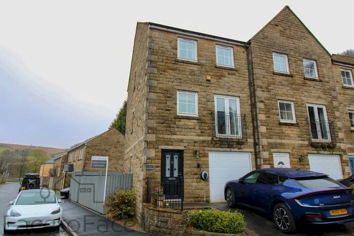 4 Bedroom End Of Terrace House For Sale In Ivy Place, Portsmouth, Todmorden, OL14