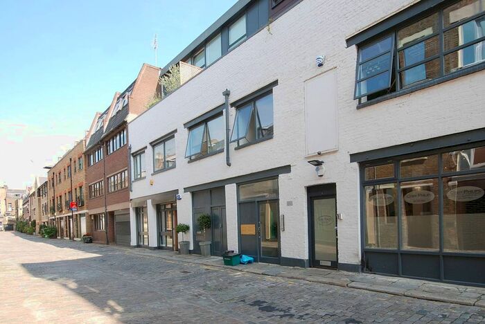 1 Bedroom Flat To Rent In Brownlow Mews, Bloomsbury, London, WC1N