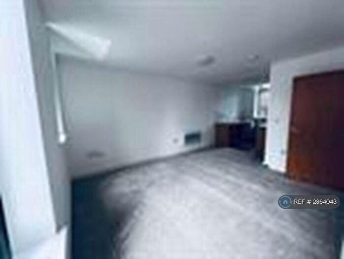 2 Bedroom Flat To Rent In Waterloo Mills, Huddersfield, HD5