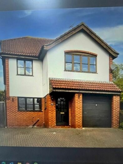 4 Bedroom Detached House To Rent In Monks Hollow, Marlow, London SL7