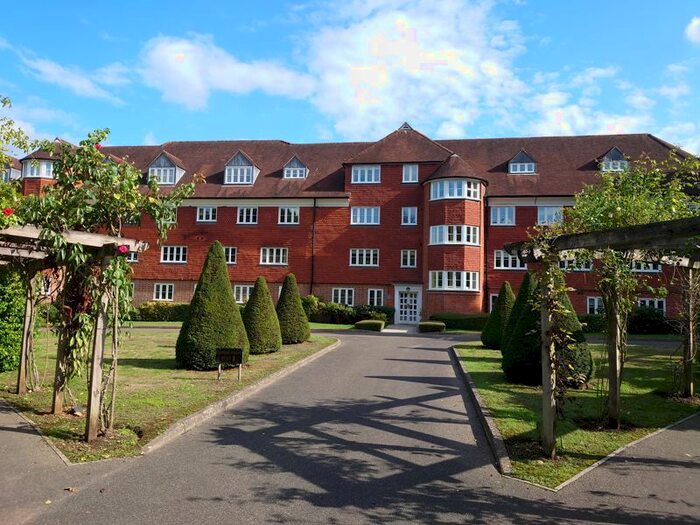 2 Bedroom Flat To Rent In Elizabeth Drive, Banstead, SM7