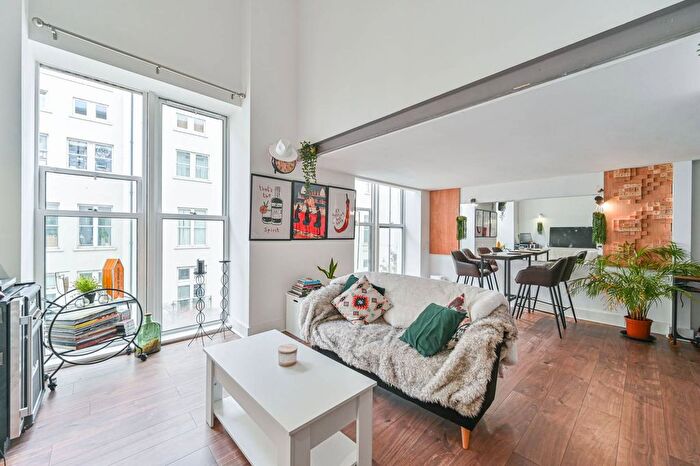 2 Bedroom Flat For Sale In Cadogan Road, Woolwich Riverside, London, SE18