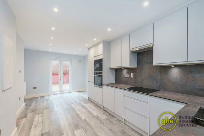 3 Bedroom House To Rent In West Square, Elephant And Castle, London, SE11