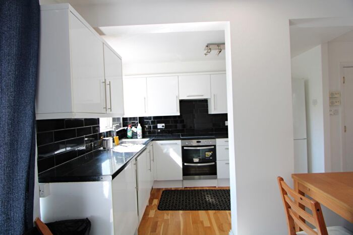 2 Bedroom Flat To Rent In Webber Street, London, SE1