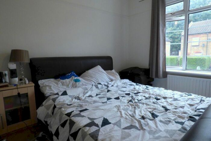 2 Bedroom Flat To Rent In Spring Vale South, Dartford, DA1