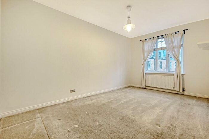 1 Bedroom Apartment For Sale In Empire Wharf, Bow, E3