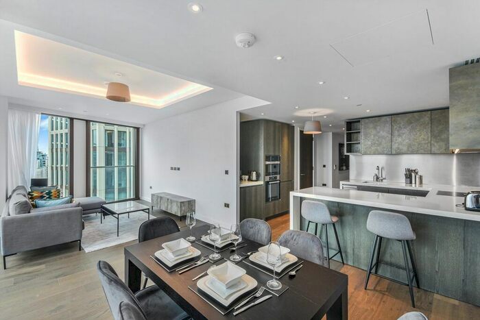 3 Bedroom Flat To Rent In Carnation Way, London, SW8