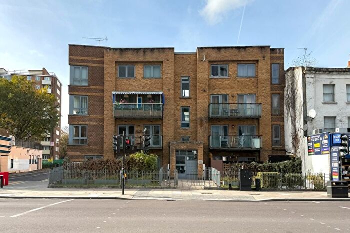 2 Bedroom Flat For Sale In High Road, London, N17