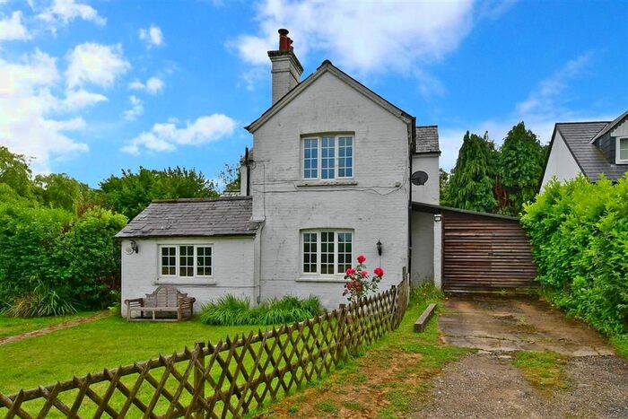 3 Bedroom Detached House For Sale In East Park Lane, Newchapel, Lingfield, Surrey, RH7