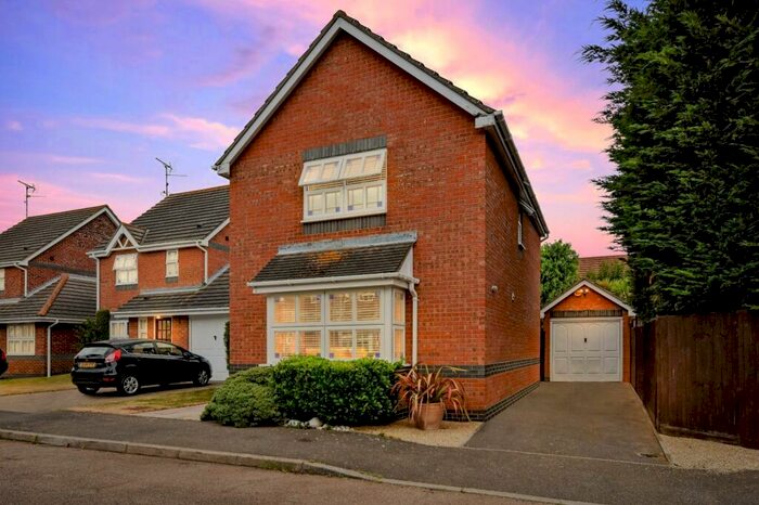 3 Bedroom Detached House To Rent In Alexandra Road, Great Wakering, Essex, SS3