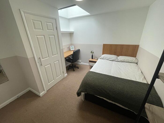 6 Bedroom Terraced House To Rent In Bed House // Lincoln Bishop // Aug, LN1