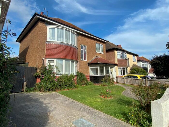 2 Bedroom Flat To Rent In Collington Avenue, Bexhill-On-Sea, TN39