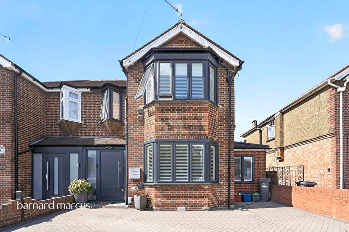 4 Bedroom Semi Detached House For Sale In Harlington Road West, Feltham, TW14