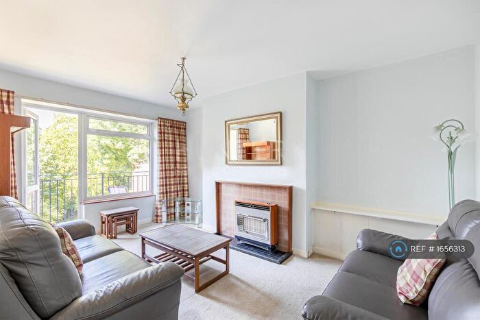 3 Bedroom Flat To Rent In Queen Elizabeths Close, London, N16