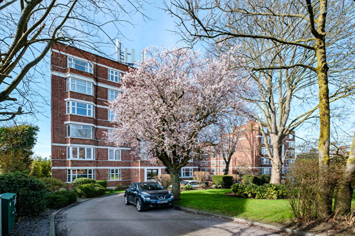 2 Bedroom Flat For Sale In Colney Hatch Lane, London, N10