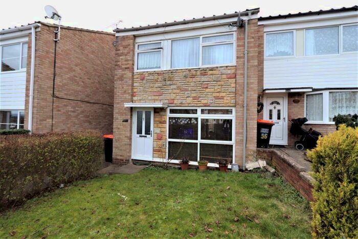 3 Bedroom House To Rent In Corbet Ride, Linslade., LU7