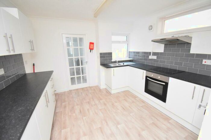2 Bedroom End Of Terrace House To Rent In West Street Gillingham, ME7