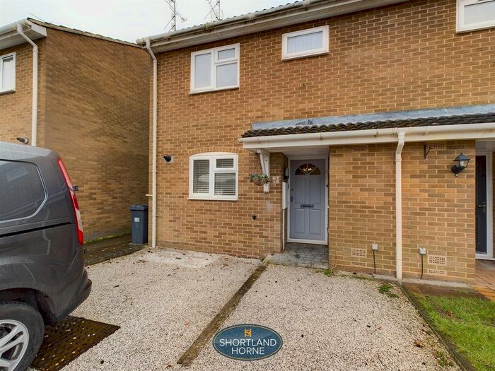 3 Bedroom End Terrace House To Rent In Weston Close, Warwick, CV34