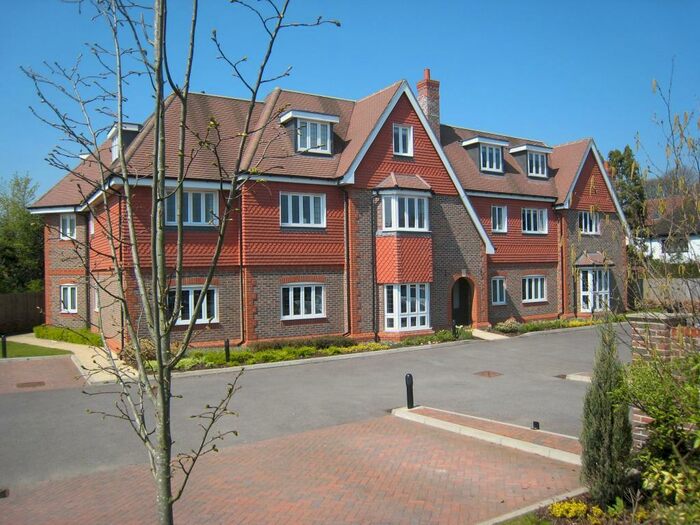 2 Bedroom Apartment To Rent In Shoppenhangers Road, Maidenhead, SL6