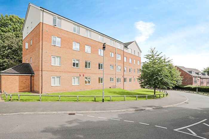 2 Bedroom Flat For Sale In Holly Way, Leeds, LS14