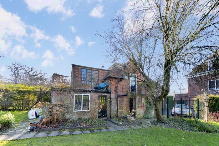 1 Bedroom Flat To Rent In Wildwood Road, London, NW11