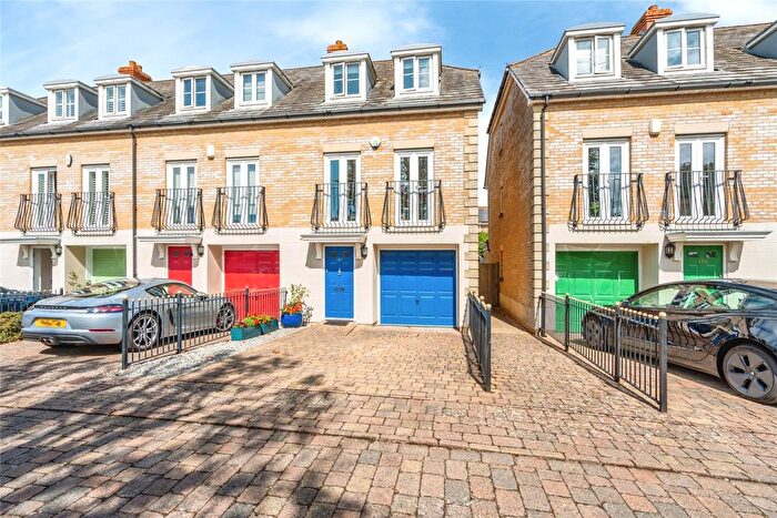 3 Bedroom Town House For Sale In Woodlands Lane, Chichester, West Sussex, PO19
