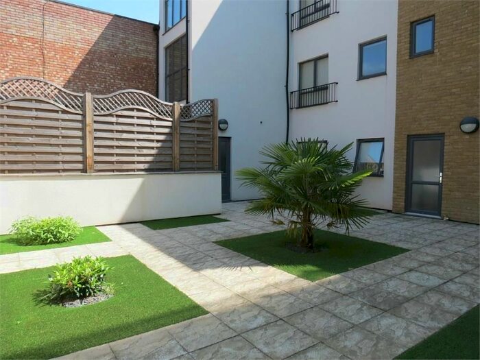 2 Bedroom Property To Rent In Queens Road, Watford, WD17