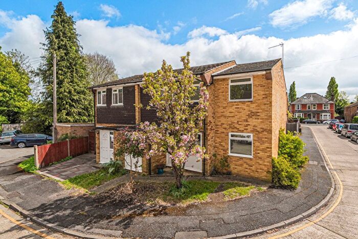 3 Bedroom Semi-Detached House To Rent In Birchwood Drive, West Byfleet, Surrey, KT14