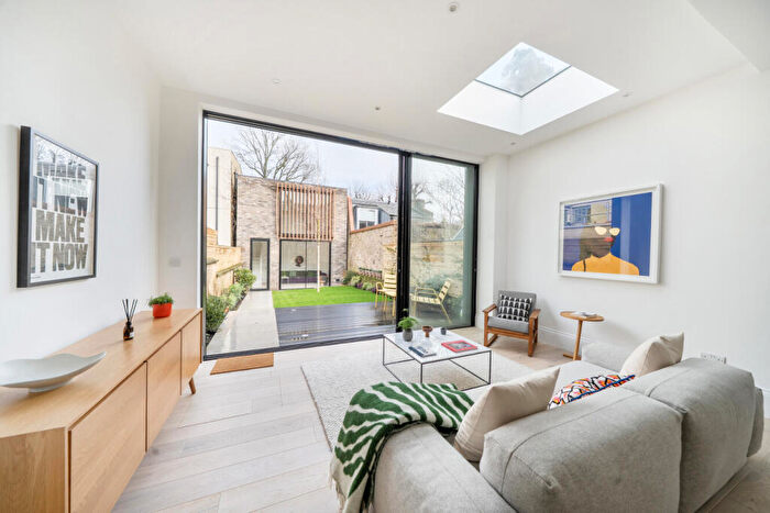 4 Bedroom Semi Detached House For Sale In Holmesdale Road, Highgate, London, N6