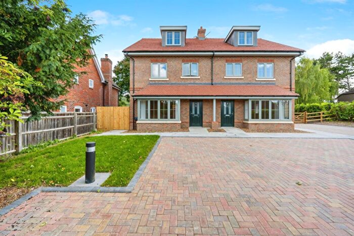 4 Bedroom Semi-Detached House For Sale In Appletree Grove, Chinnor, OX39