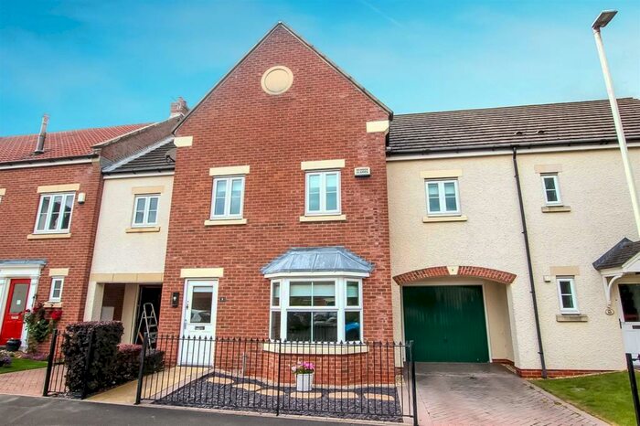 4 Bedroom Terraced House For Sale In Lawsons Court, High Coniscliffe, Darlington, DL2