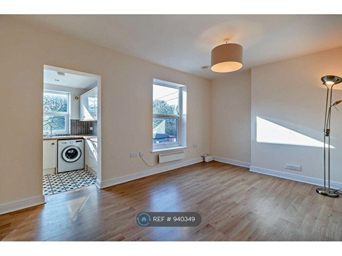 3 Bedroom Flat To Rent In Castleford Road, Normanton, WF6