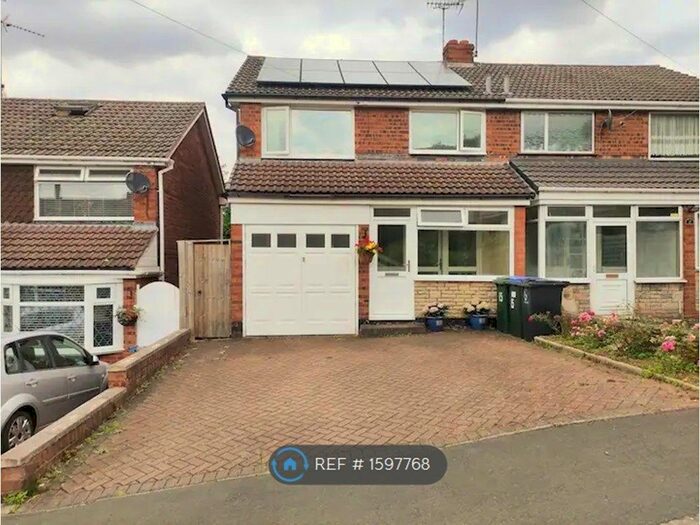 3 Bedroom Semi-Detached House To Rent In Highcroft, Birmingham, B43