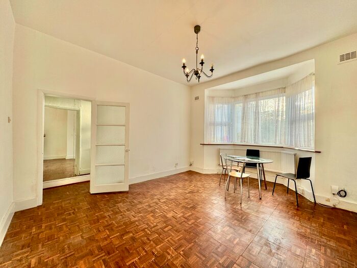 2 Bedroom Flat To Rent In Lichfield Grove, London, N3