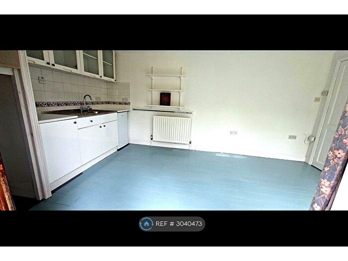 Studio To Rent In Brockenhurst Gardens, London, NW7