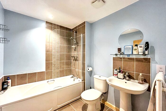 1 Bedroom Flat For Sale In Mistletoe Court, Seacole Crescent, Old Town, SN1