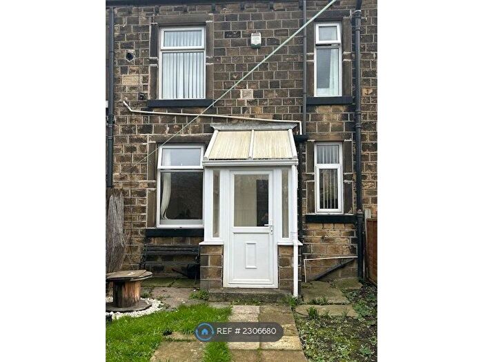 3 Bedroom Terraced House To Rent In Senior Street, Huddersfield, HD5