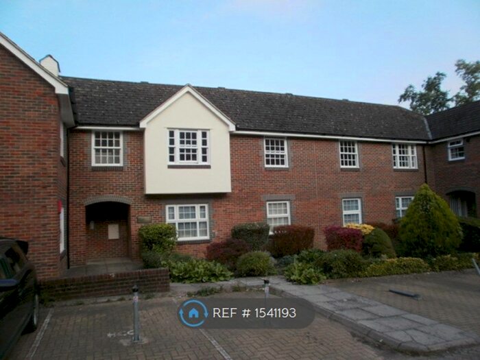 2 Bedroom Flat To Rent In St Pauls Place, Winchester, SO23