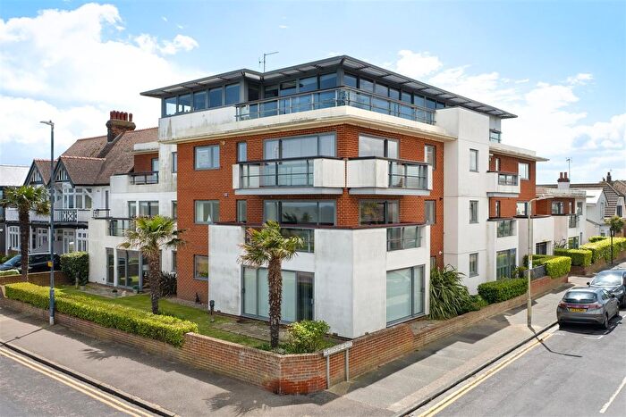 2 Bedroom Flat For Sale In Graystone Road, Whitstable, CT5
