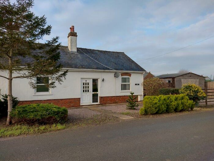 3 Bedroom Semi-Detached Bungalow To Rent In South Drove, Pode Hole, PE11